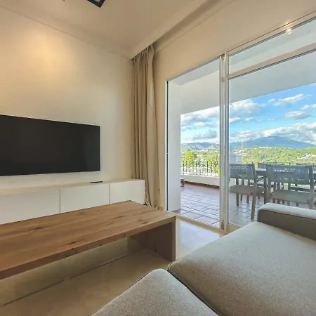 Heated Indoor Pool 2 Bed Mountain Sunset Views * מארבלה